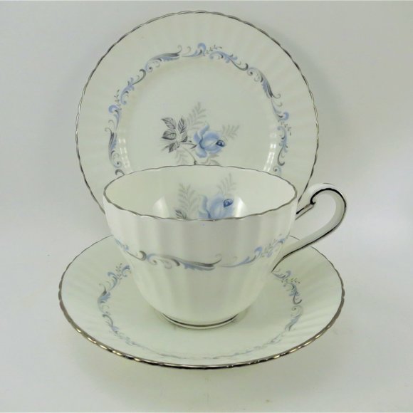 Paragon Teacup Trio Set (X2) plus Creamer and Sugar Bowl Morning Rose Bone China - Picture 3 of 10